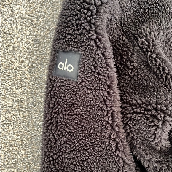 Alo Yoga Sherpa Foxy Hooded Jacket. - Picture 4 of 7